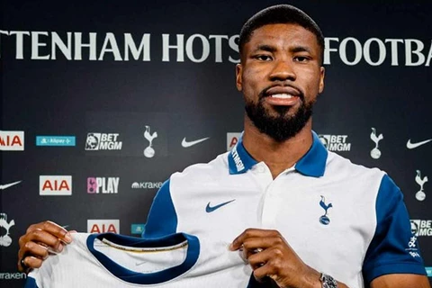 توتنهام يتعاقد مع المدافع كيفن دانسو من لانس الفرنسي